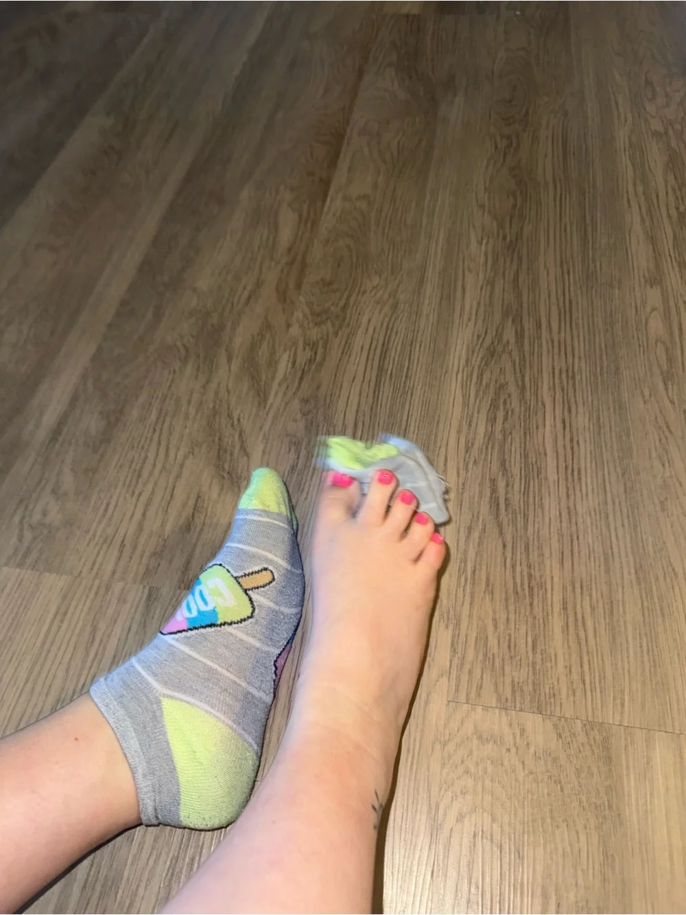 Women’s USED worn Gray & Neon Green No-Show Socks with Popsicle Motif